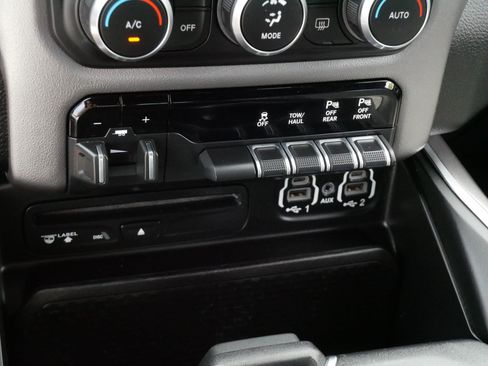 Used 2019 RAM 1500 Big Horn AWD/4WD image 24