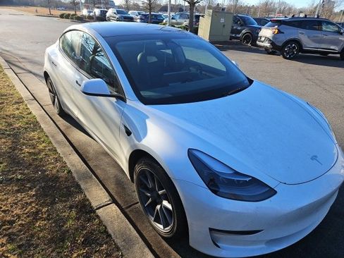 Used 2023 Tesla Model 3 Standard Range image 3