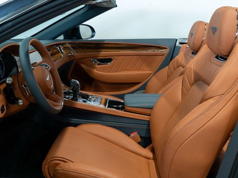 Used 2024 Bentley Continental GT V8 AWD/4WD image 37
