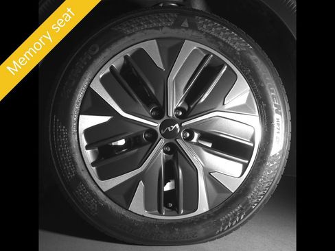 Certified 2024 Kia EV6 Light AWD/4WD image 12