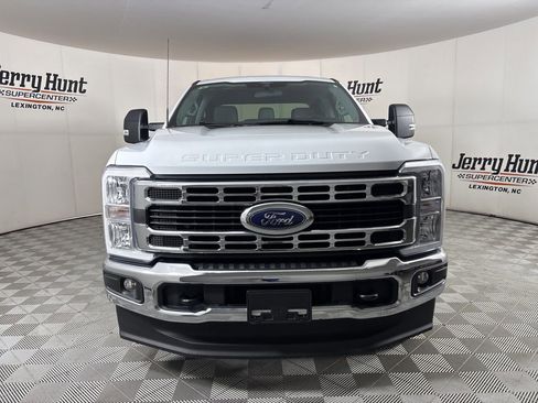 Used 2025 Ford F250 XLT image 2