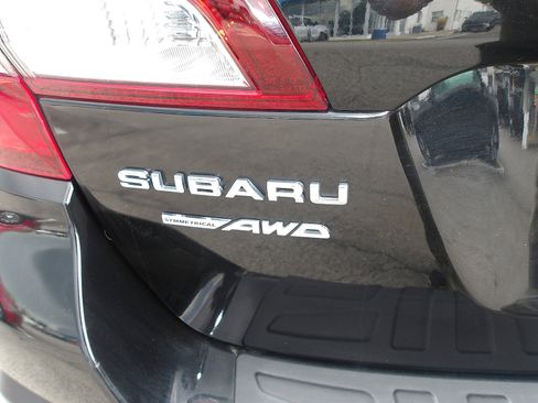 Used 2018 Subaru Outback 2.5i Premium AWD/4WD image 9