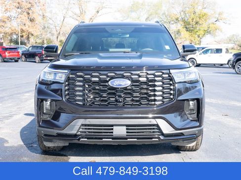 Used 2025 Ford Explorer ST-Line w/ Premium Package image 9