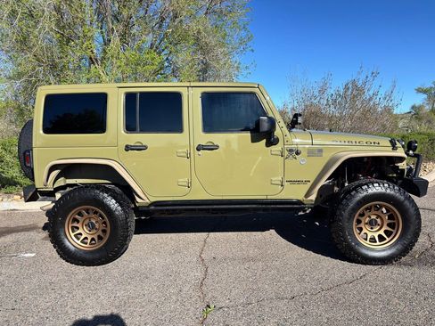 Used 2013 Jeep Wrangler Unlimited Rubicon w/ Connectivity Group image 2