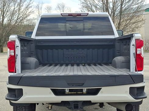 Used 2022 Chevrolet Silverado 3500 High Country w/ Technology Package image 36