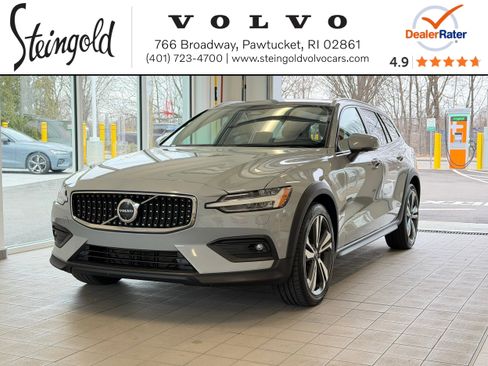 Certified 2025 Volvo V60 B5 Cross Country Plus AWD/4WD image 1