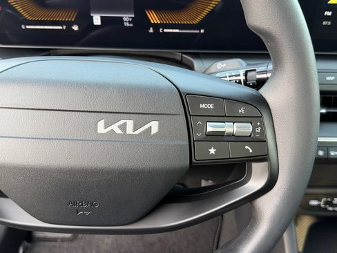 New 2026 Kia K4 FWD image 16
