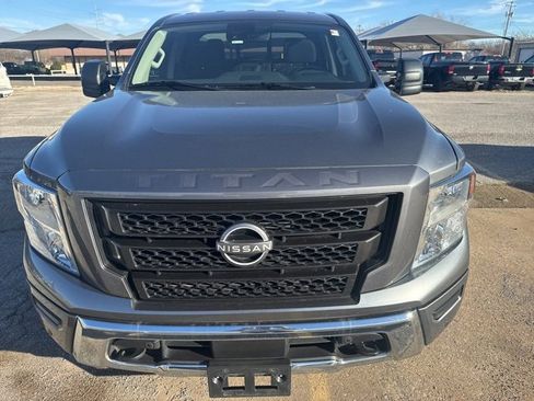 Used 2023 Nissan Titan SV w/ SV Convenience Package image 2