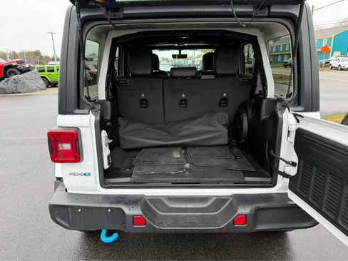 Used 2023 Jeep Wrangler Sahara w/ Cold Weather Group image 7