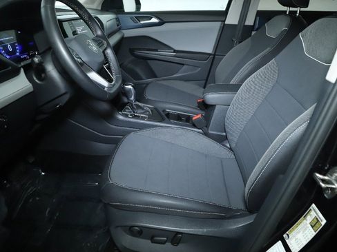 Used 2024 Volkswagen Taos SE image 18
