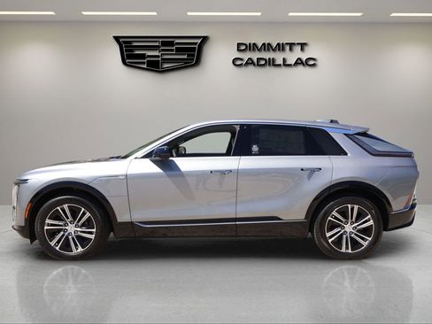 New 2026 Cadillac Lyriq Luxury image 2