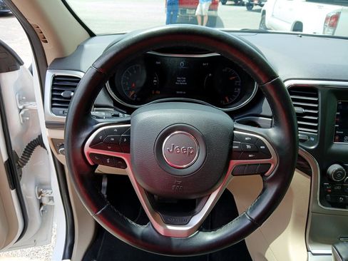 Used 2021 Jeep Grand Cherokee Laredo image 22