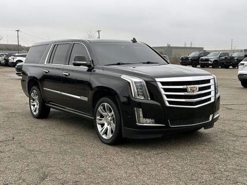 Used 2017 Cadillac Escalade ESV Premium Luxury image 8
