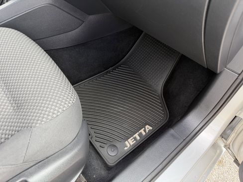 Used 2012 Volkswagen Jetta S image 22