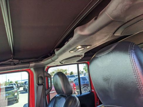 Used 2019 Jeep Wrangler Unlimited Sahara w/ Dual Top Group AWD/4WD image 19