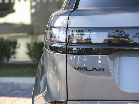 New 2026 Land Rover Range Rover Velar Dynamic SE image 6