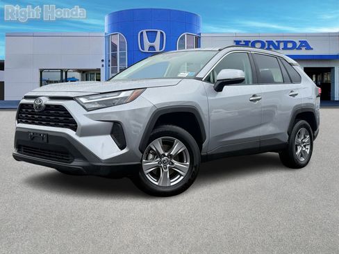 Used 2025 Toyota RAV4 XLE image 2