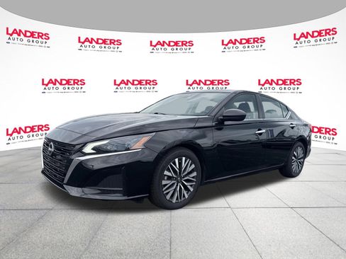 Used 2024 Nissan Altima 2.5 SV FWD image 7