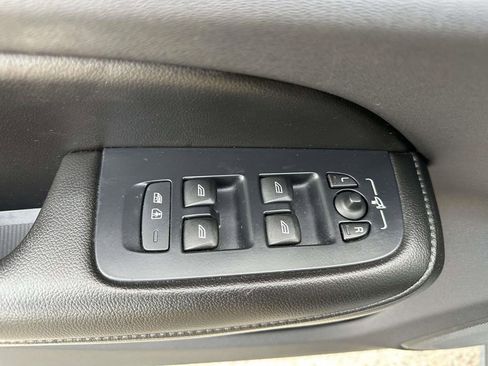 Used 2022 Volvo S60 B5 Inscription image 19