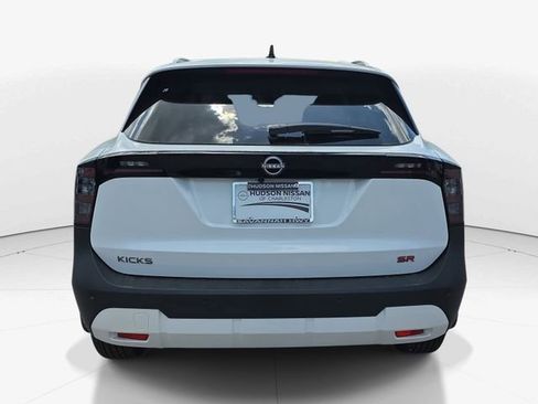 New 2026 Nissan Kicks SR FWD image 8