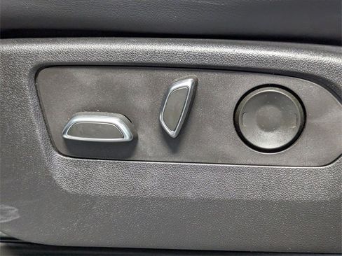 Used 2023 Cadillac Escalade ESV Premium Luxury image 12