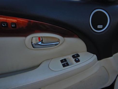 Used 2009 Lexus SC 430 Convertible image 24