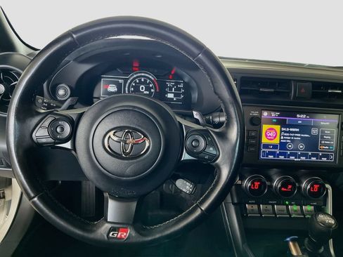 Used 2022 Toyota GR86 RWD image 11
