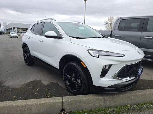 Used 2024 Buick Encore GX Sport Touring image 3