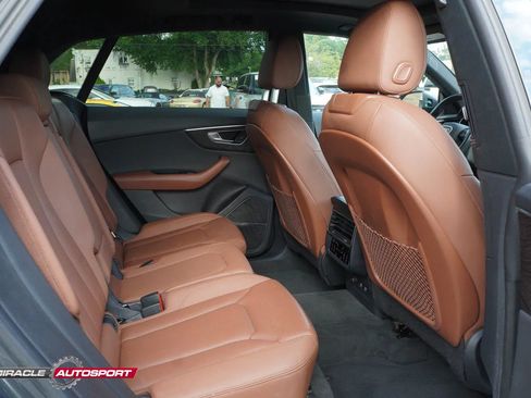 Used 2019 Audi Q8 Premium Plus w/ Premium Plus AWD/4WD image 37