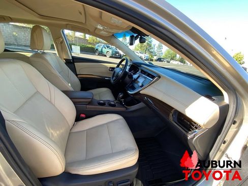 Used 2014 Toyota Avalon Limited w/ Technology Package FWD image 12