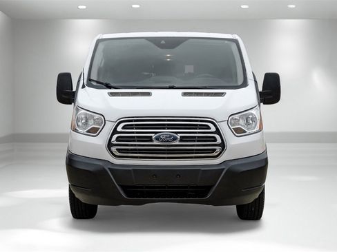 Used 2019 Ford Transit 350 XLT image 4