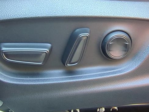 Used 2026 Toyota Corolla Cross XLE w/ Convenience Package FWD image 16