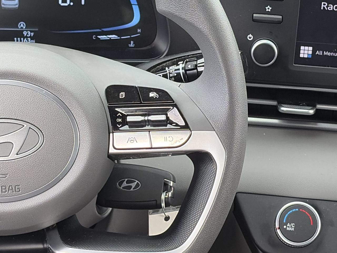 Certified 2024 Hyundai Elantra SE FWD image 23