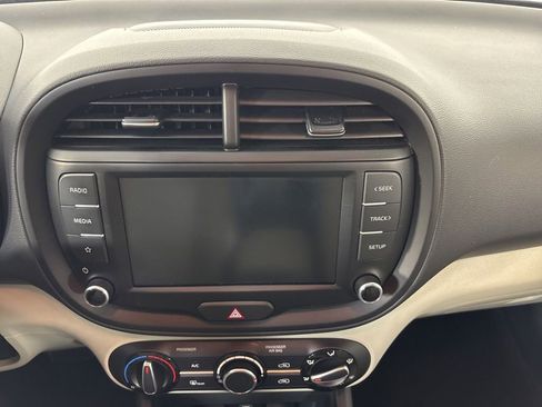 Used 2023 Kia Soul LX image 23