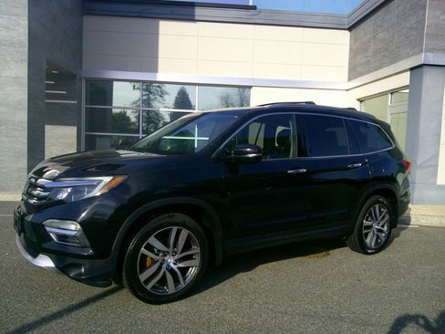 Used 2017 Honda Pilot Touring image 5