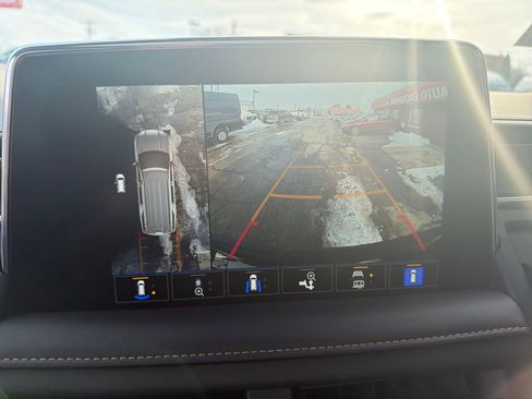 Used 2023 GMC Yukon XL AT4 w/ Technology Package AWD/4WD image 21