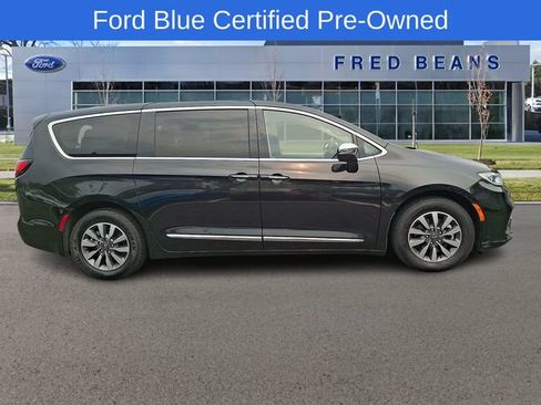 Used 2023 Chrysler Pacifica Limited FWD image 8