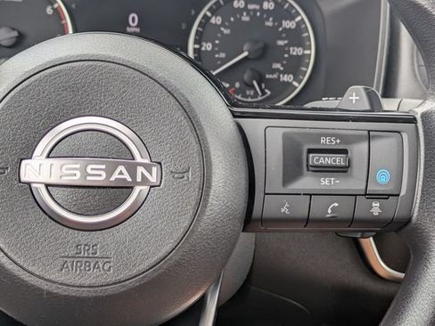 Used 2023 Nissan Rogue SV FWD image 18