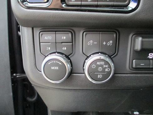 New 2026 GMC Yukon Elevation w/ Elevation Premium Package AWD/4WD image 18