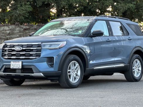 Used 2025 Ford Explorer Active image 8