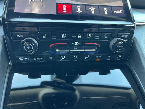 Used 2023 Jeep Grand Cherokee 30th Anniversary image 16