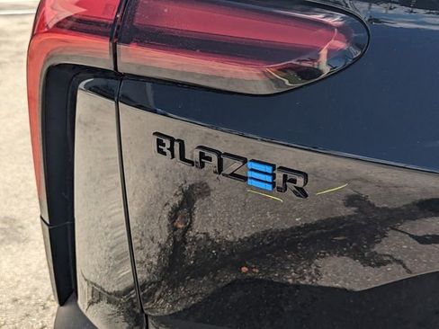 New 2026 Chevrolet Blazer EV LT w/ Super Cruise Package AWD/4WD image 13