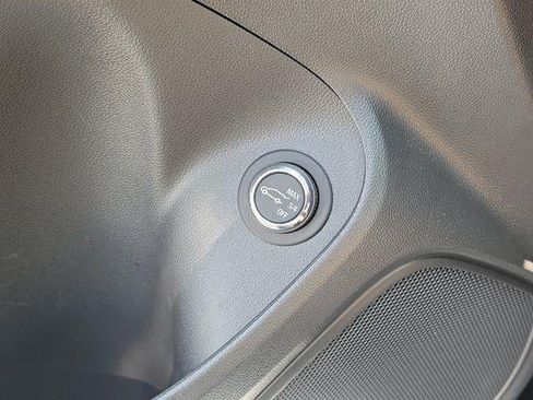 Used 2023 Buick Encore GX Essence w/ Experience Buick Package FWD image 18