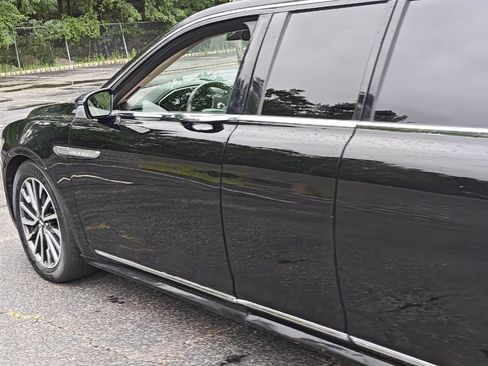 Used 2018 Lincoln Continental Select w/ Continental Climate Package image 20