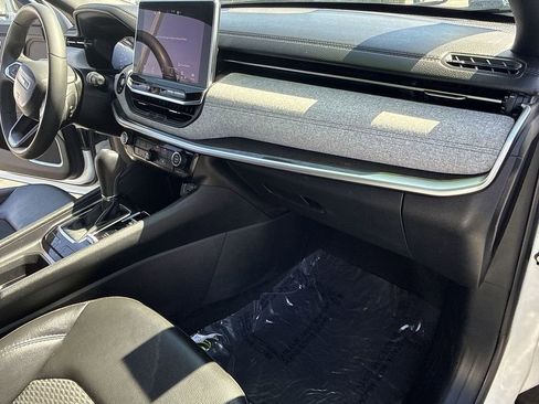 Used 2023 Jeep Compass Latitude image 19