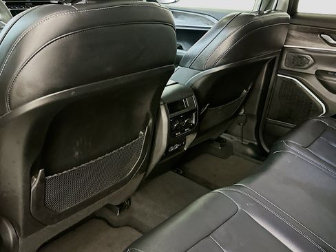 Used 2023 Jeep Grand Cherokee 4x4 image 29