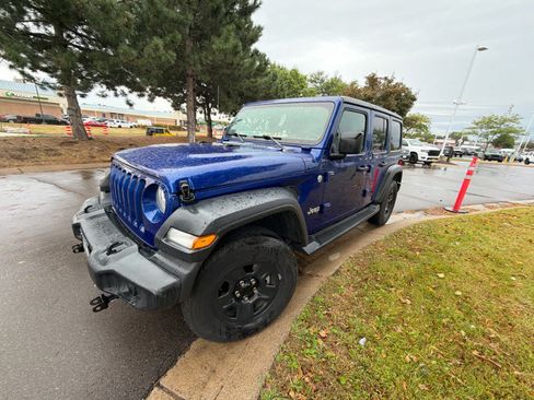 Used 2018 Jeep Wrangler Unlimited Sport AWD/4WD image 2