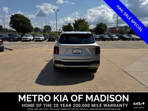 Used 2025 Kia Sorento EX FWD image 4