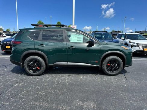 Used 2026 Nissan Rogue SV AWD/4WD image 2