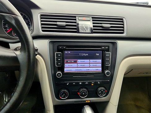 Used 2015 Volkswagen Passat 1.8T Limited Edition image 17